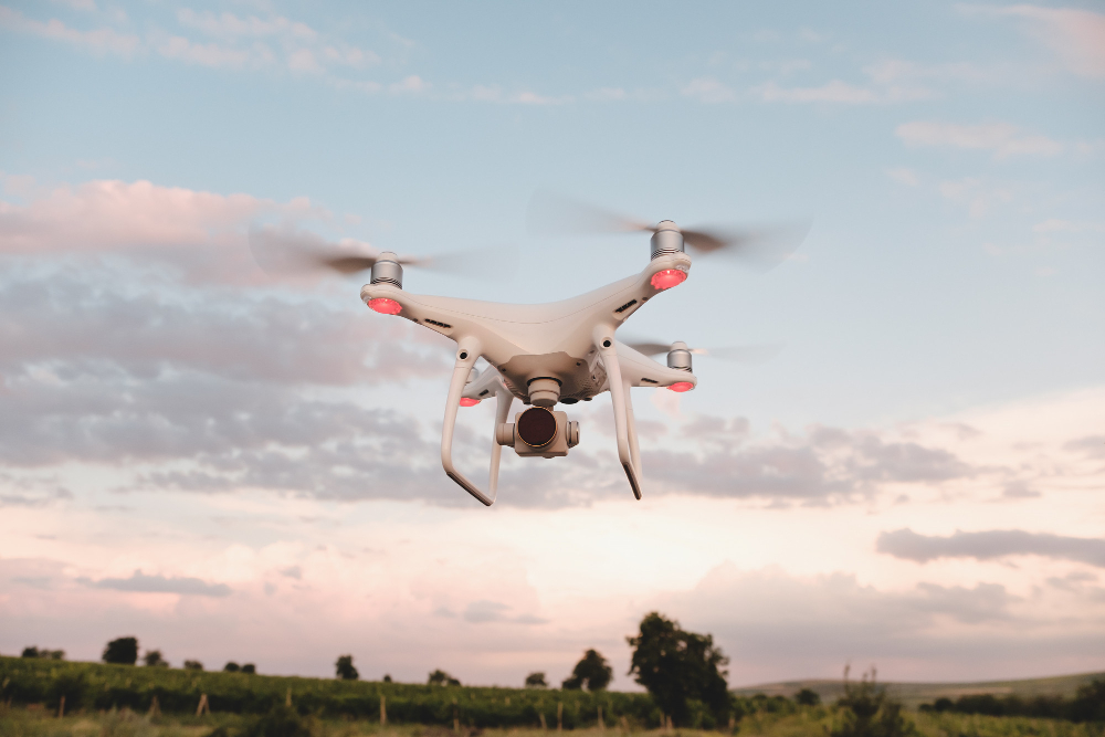 Zalety Pokazów Dronów: Spektakularna Ewolucja Rozrywki i Technologii